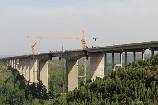 连霍高速洛三段改扩建工程许沟特大桥顺利合龙 连霍高速洛三段改扩建工程许沟特大桥顺利合龙