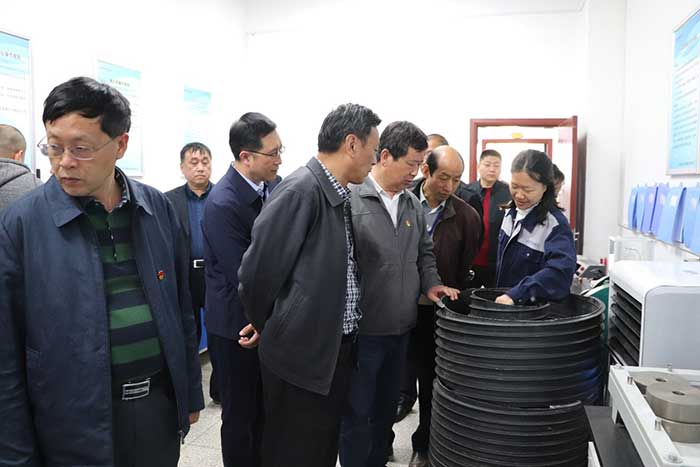 河南省交通运输厅高速公路濮阳至鹤壁管理处秦浩处长一行至公司交流座谈/ 河南省交通运输厅高速公路濮阳至鹤壁管理处秦浩处长一行至公司交流座谈