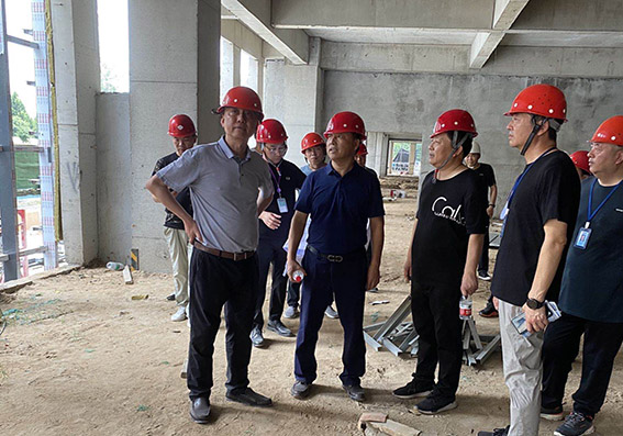 常兴文董事长一行现场检查公司总部三期项目建设情况/ 常兴文董事长一行现场检查公司总部三期项目建设情况