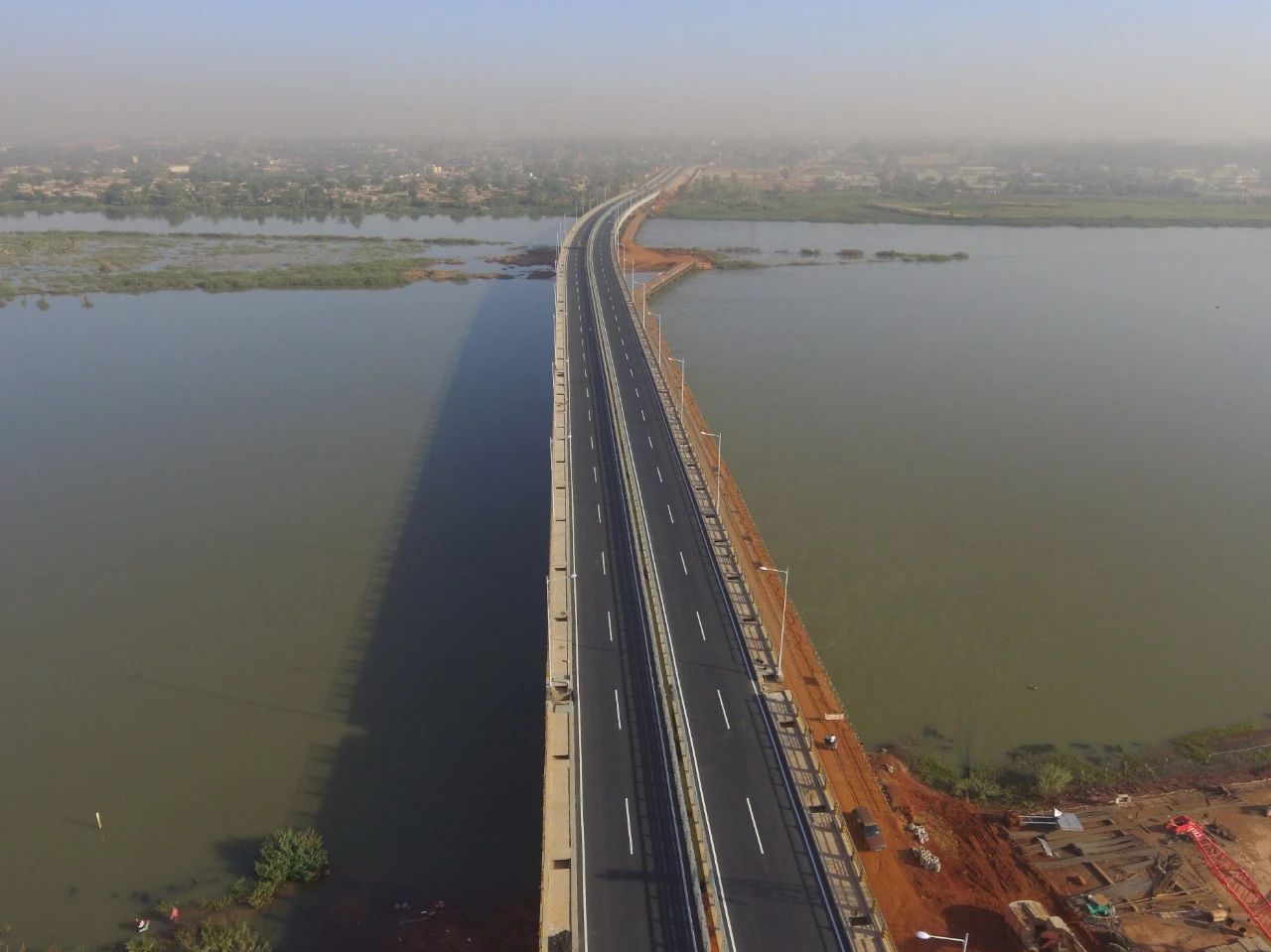 援尼日尔第三大桥项目主体工程建成通车/ 援尼日尔第三大桥项目主体工程建成通车