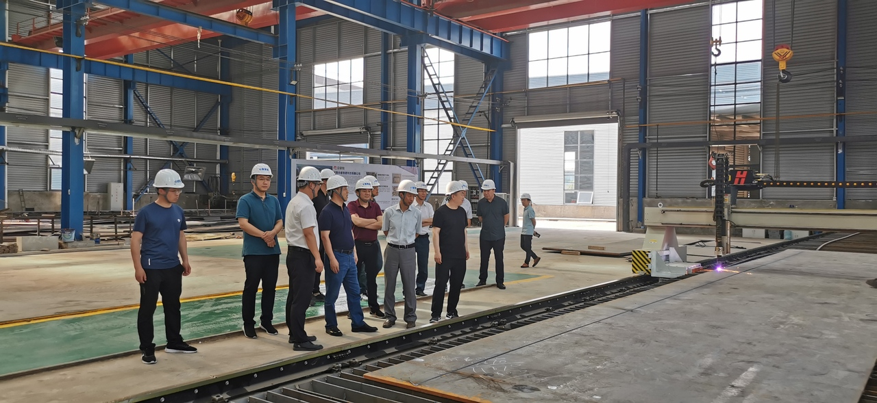 公司董事长常兴文莅临中鼎公司濮阳波形钢腹板生产基地调研指导工作