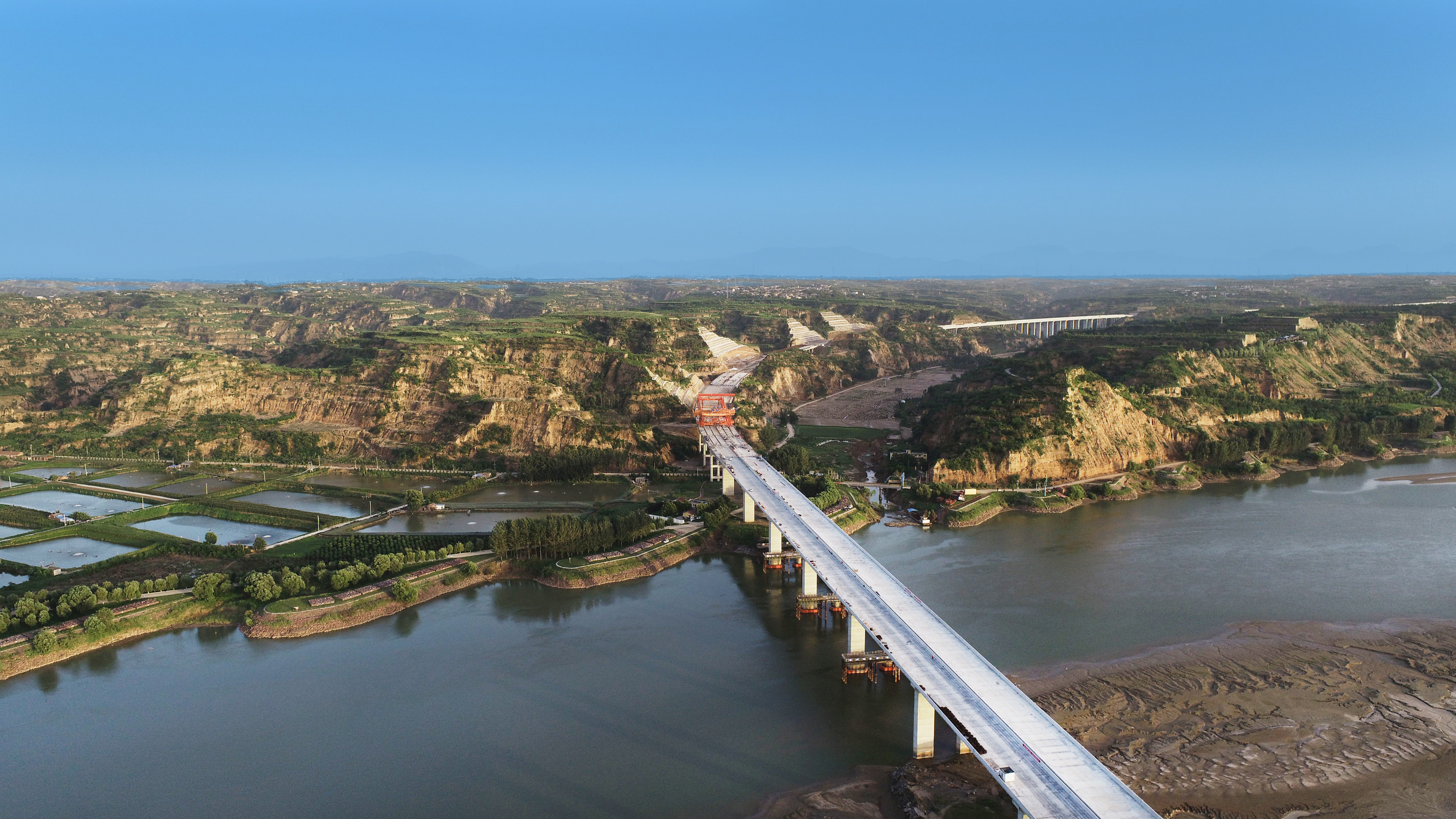 国道207孟州至偃师黄河大桥顺利贯通