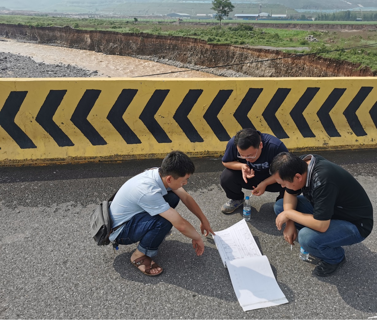 深入抢险一线  扎实做好灾后重建工作 ——公司捐赠物资、提供技术保障，支援防汛抢险救灾工作