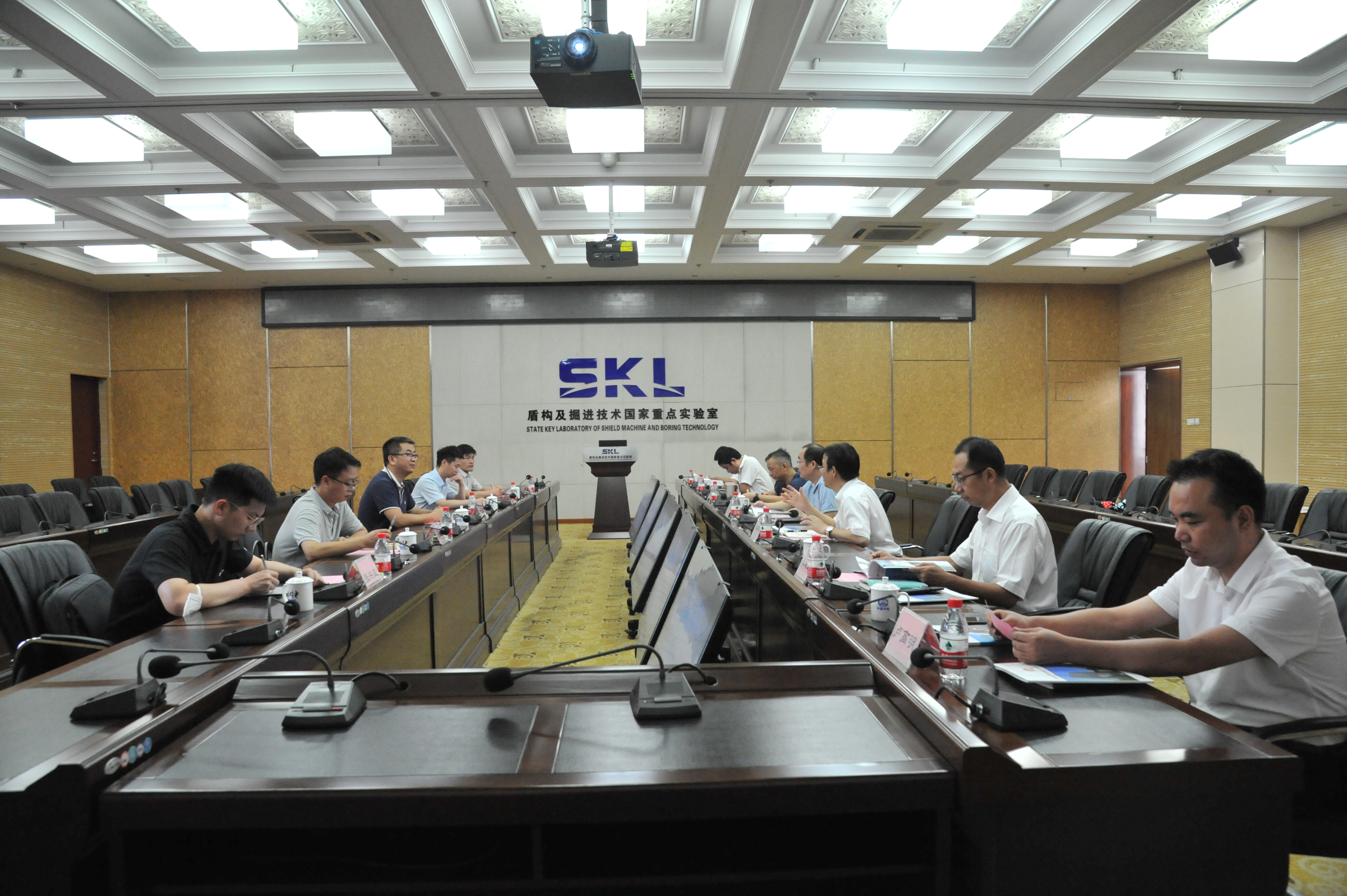 公司副总经理付大喜带队赴盾构及掘进技术国家重点实验室交流座谈