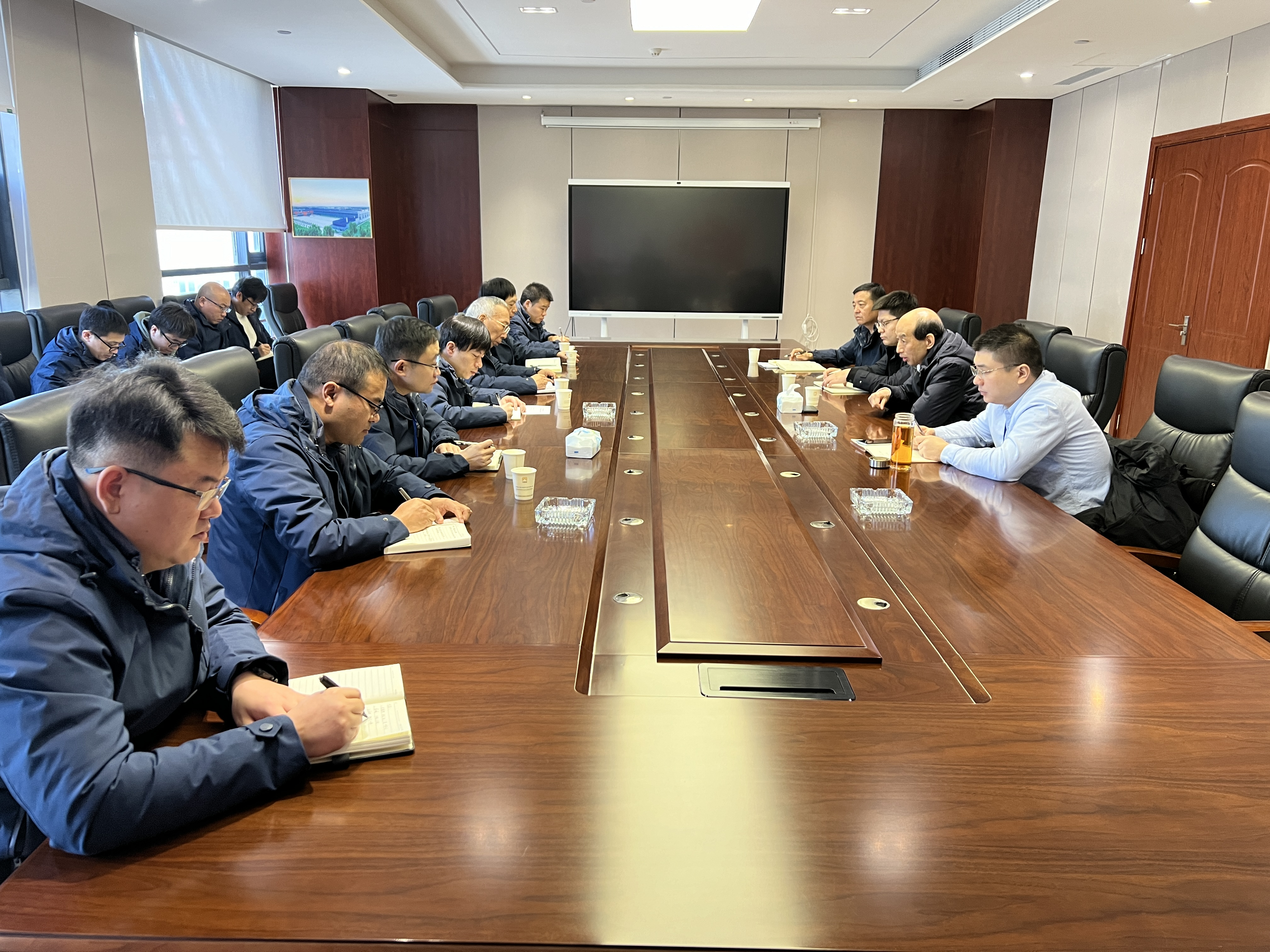 河南中鼎智建科技有限公司召开2024年度总公司中层干部大会会议精神传达及工作部署会议