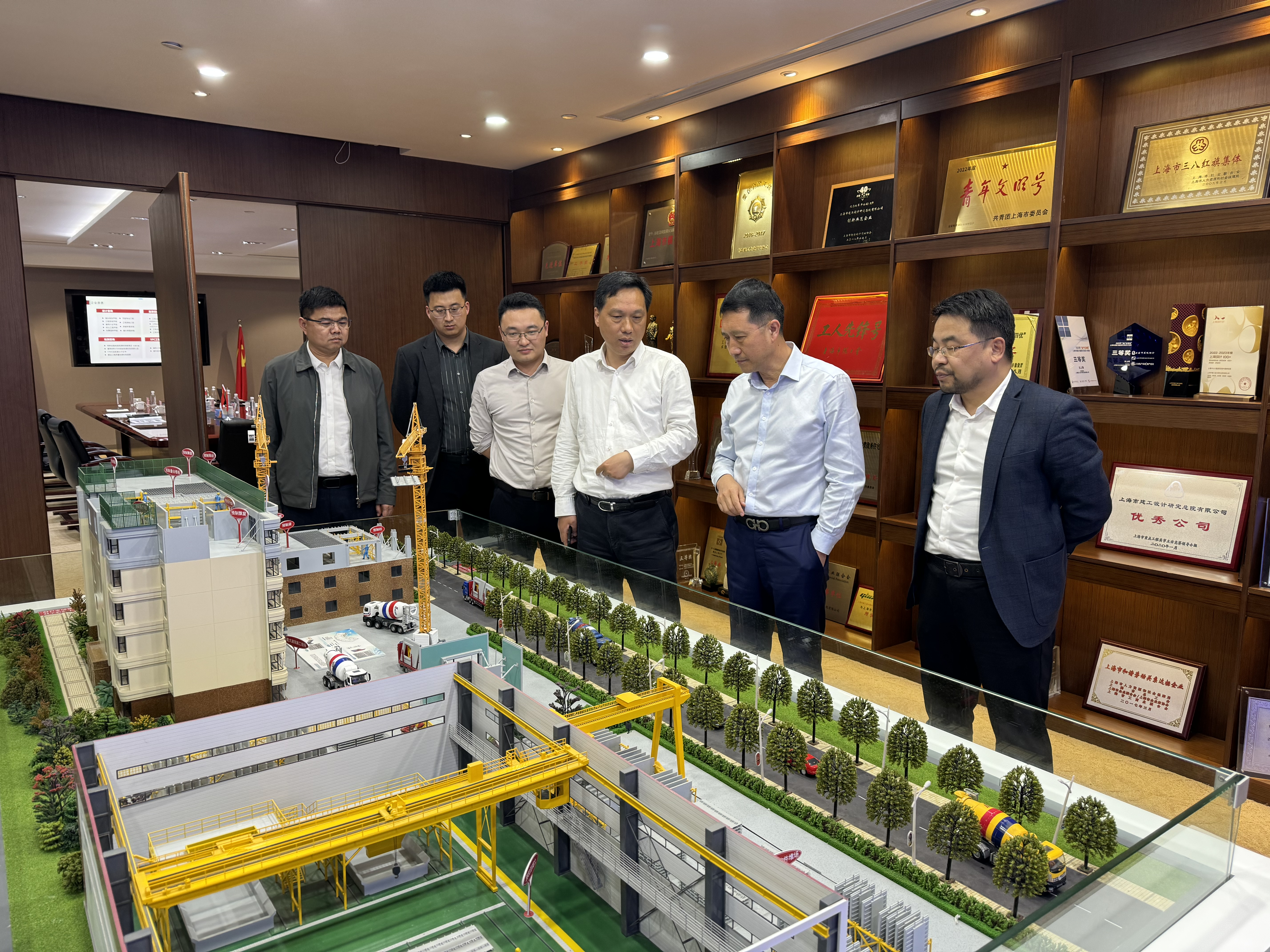 公司总经理汤意一行赴上海市建工设计研究总院有限公司座谈交流